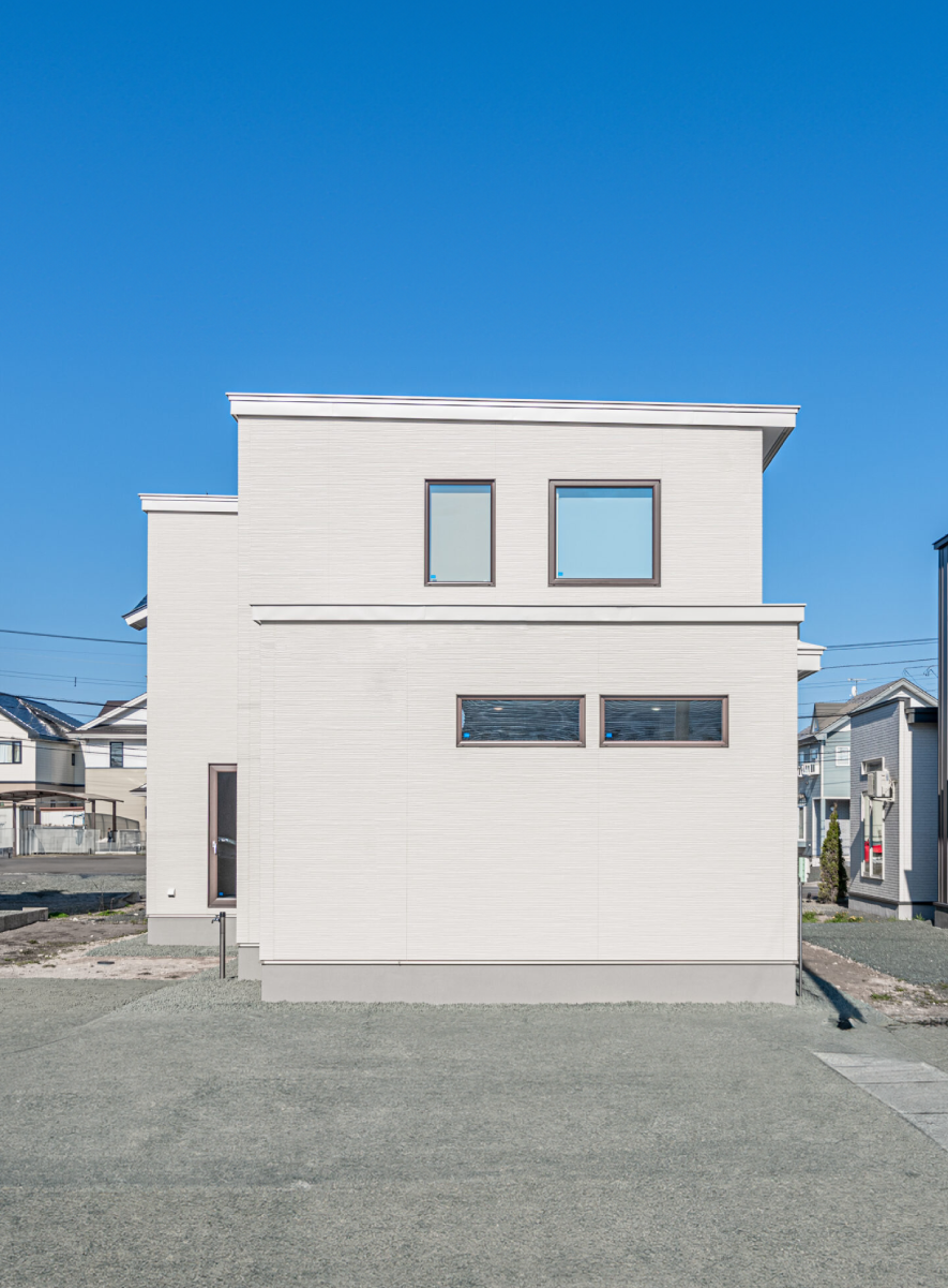 吹抜けのある、ナチュラルモダンの家