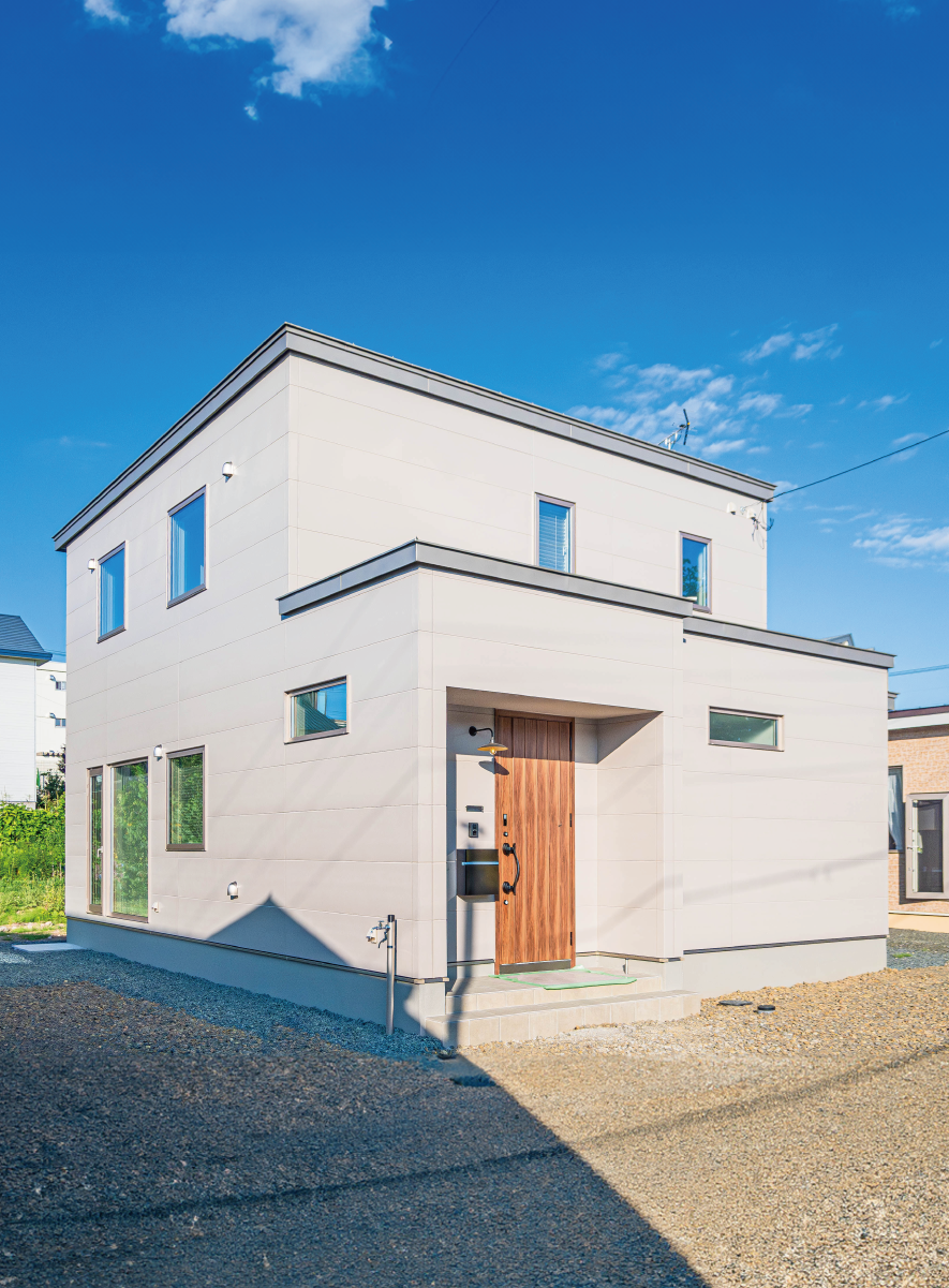 グレートーンと木目の大人ナチュラルなお家